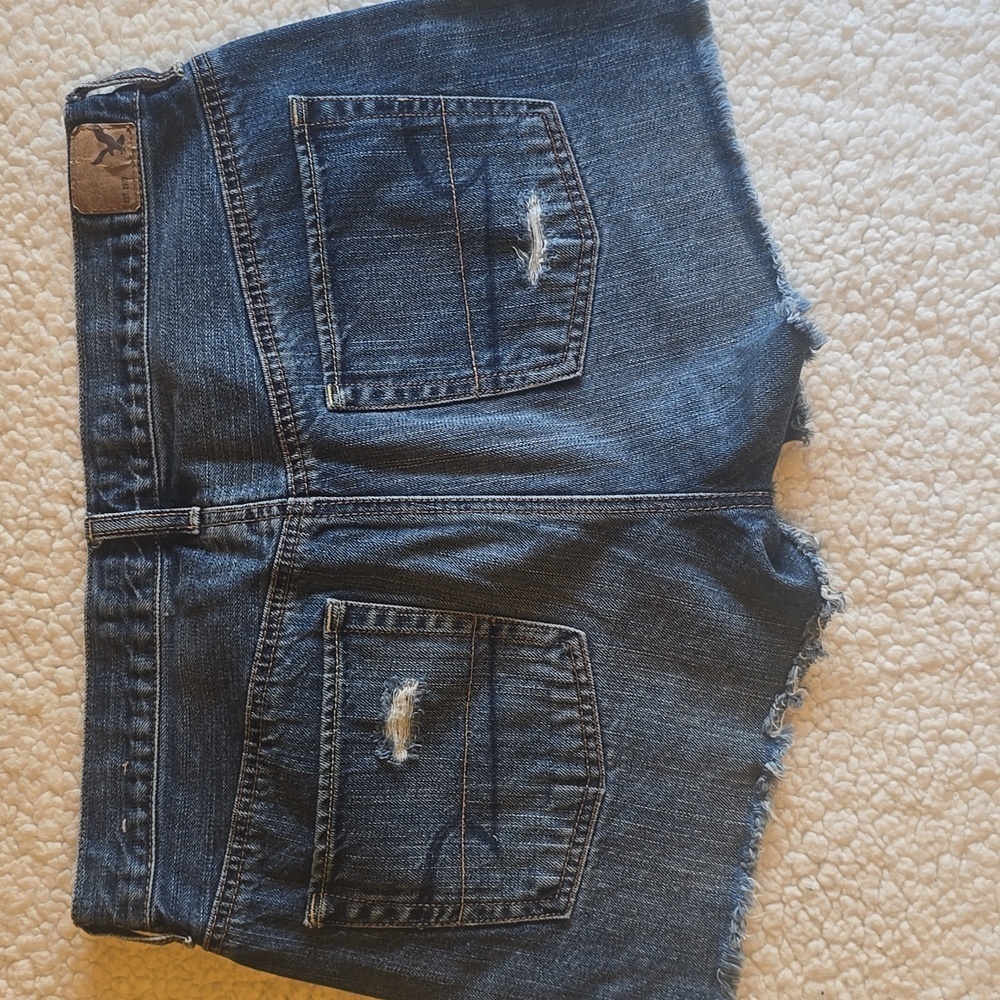 American Eagle Outfitters Women's Distressed Blue Denim Shorts Sz.4 - Picture 3 of 12